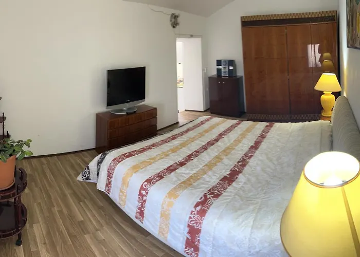 El Pasil 2 * ארונה